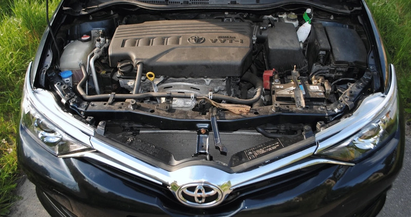 Toyota Auris cena 49200 przebieg: 69751, rok produkcji 2016 z Radom małe 137